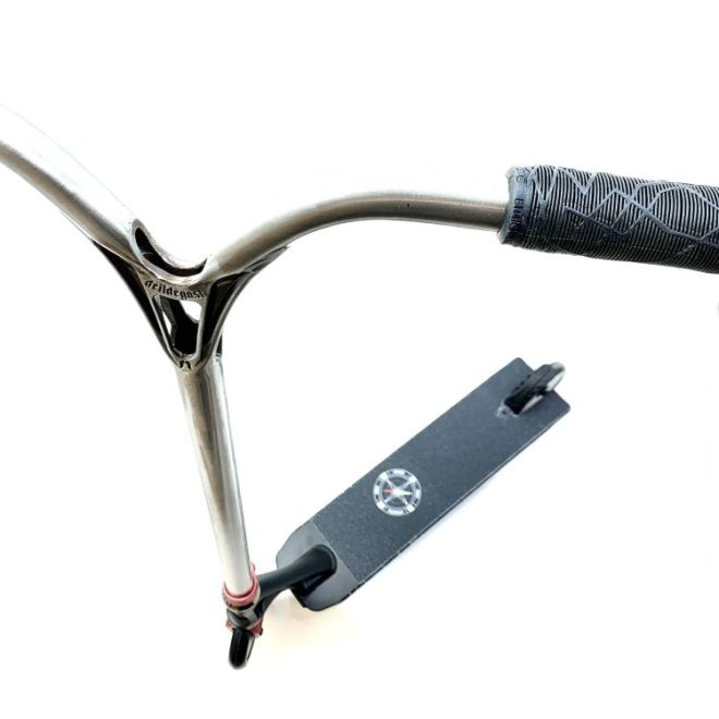 Skiro custom Blunt Deildegast 