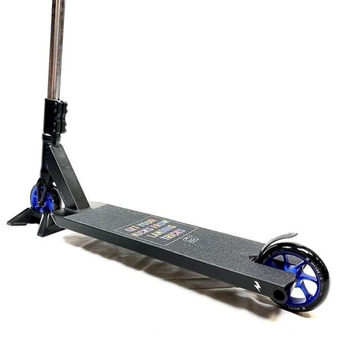 Skiro custom UrbanArtt Sprawl Tenacity